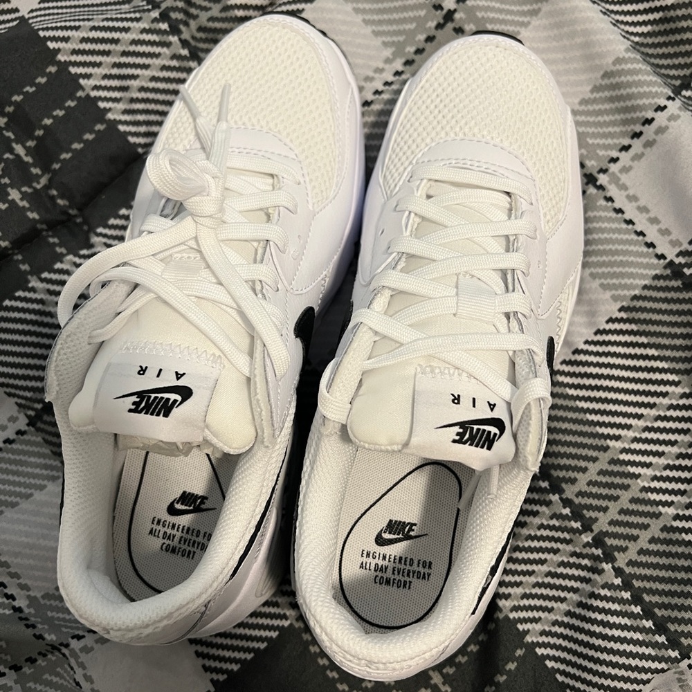 New with Tags Womens Nike Air Max Excee - Picture 5 of 6